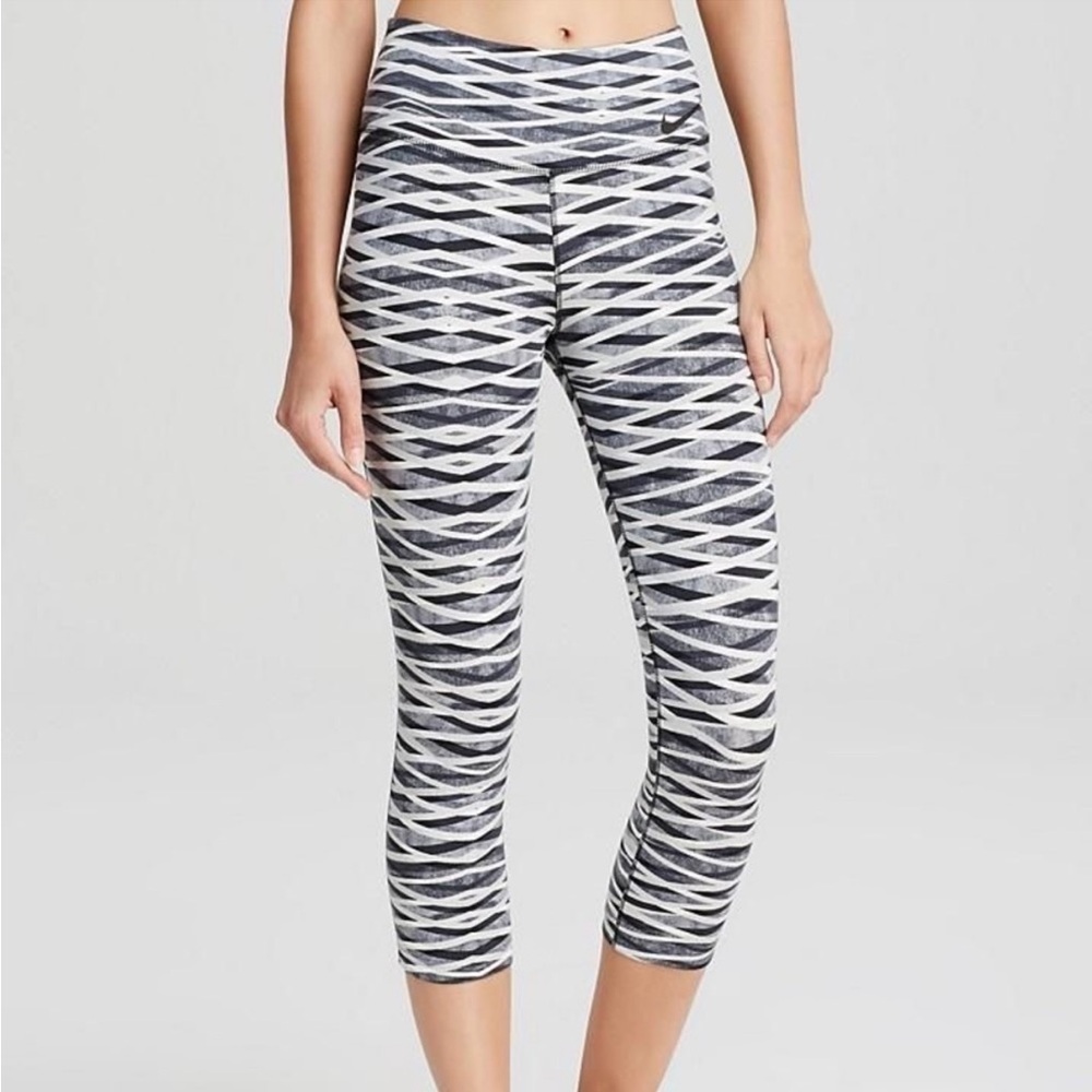 Nike Dri-Fit Capri Tights Size Medium Black/White Printed